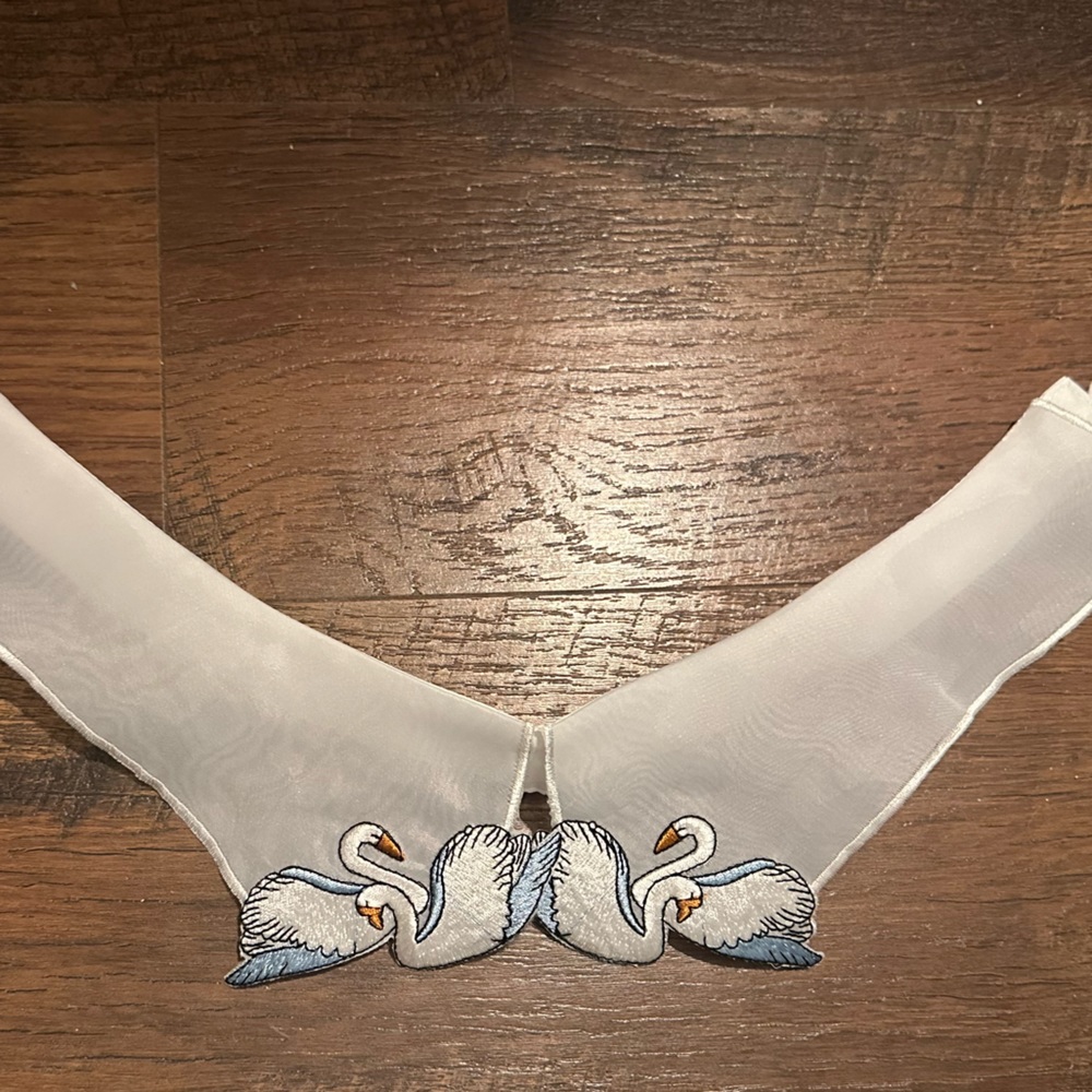 Embroidered Swan Collar With Pearl by Banned Retro - Picture 9 of 10